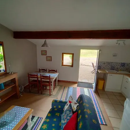 Domaine Jasmin, 6 Typiquement Charentais Avec Piscines Holiday home