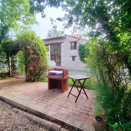 Holiday home Domaine Jasmin, 6 Typiquement Charentais Avec Piscines *