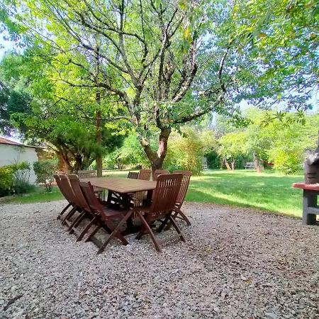 Domaine Jasmin, 6 Typiquement Charentais Avec Piscines Holiday home *