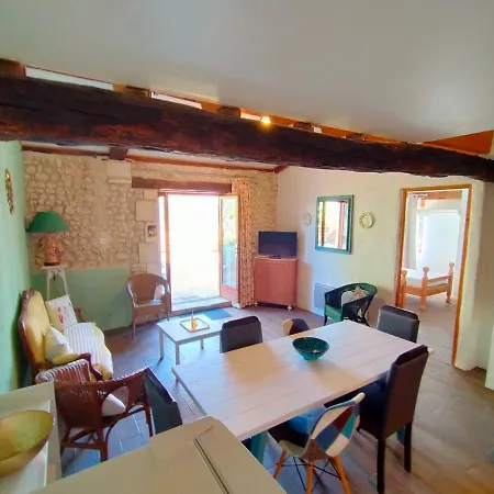 Holiday home Domaine Jasmin, 6 Typiquement Charentais Avec Piscines