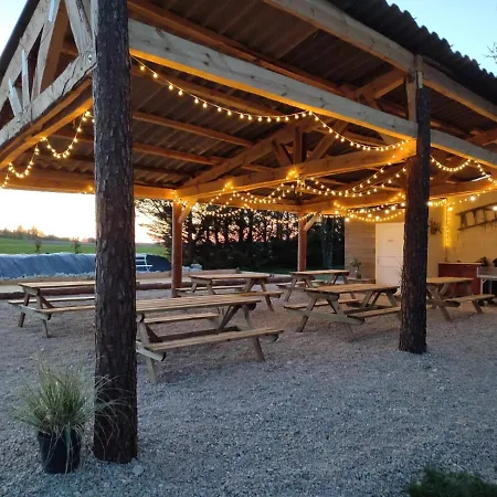 Domaine Jasmin, 6 Typiquement Charentais Avec Piscines Holiday home
